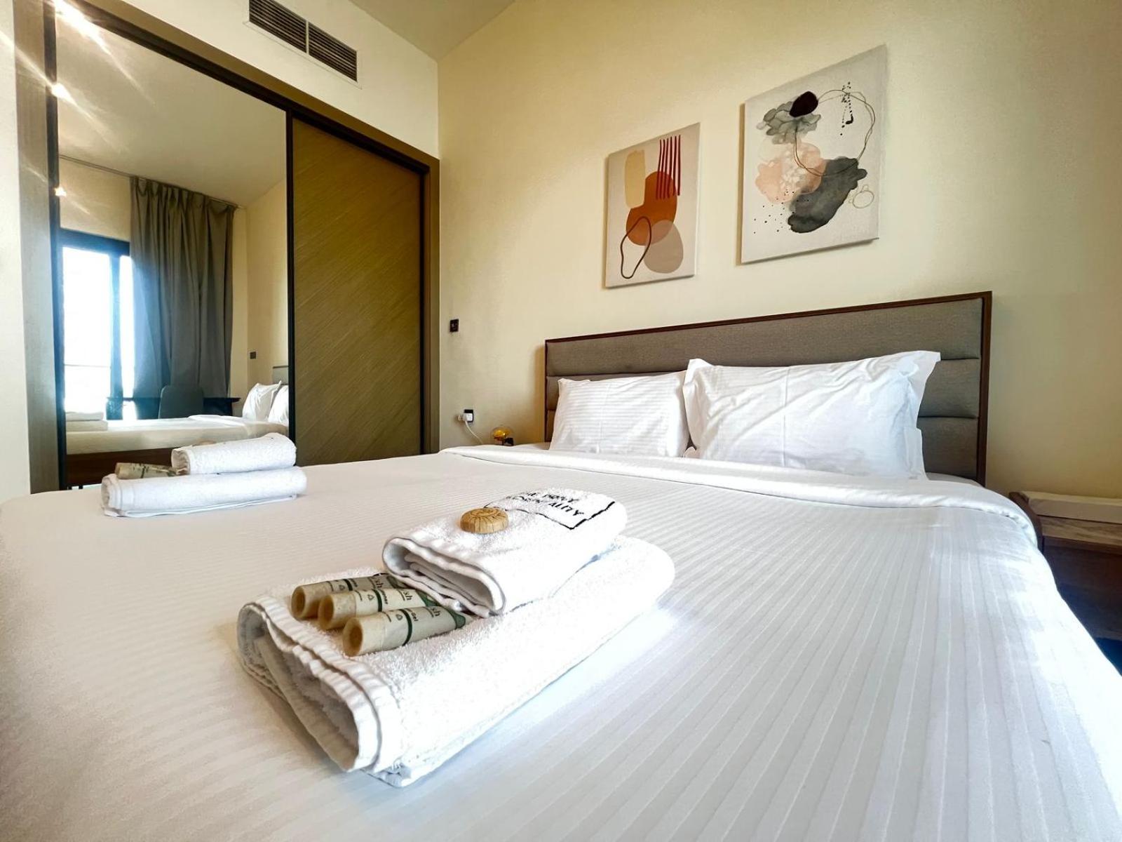 Spacious At Business Bay Canal L 10 Minutes To Mall L Burj Khalifa L Downtown Apartment *