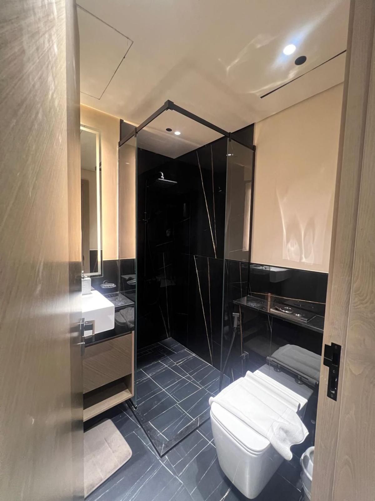 Spacious At Business Bay Canal L 10 Minutes To Mall L Burj Khalifa L Downtown Apartment