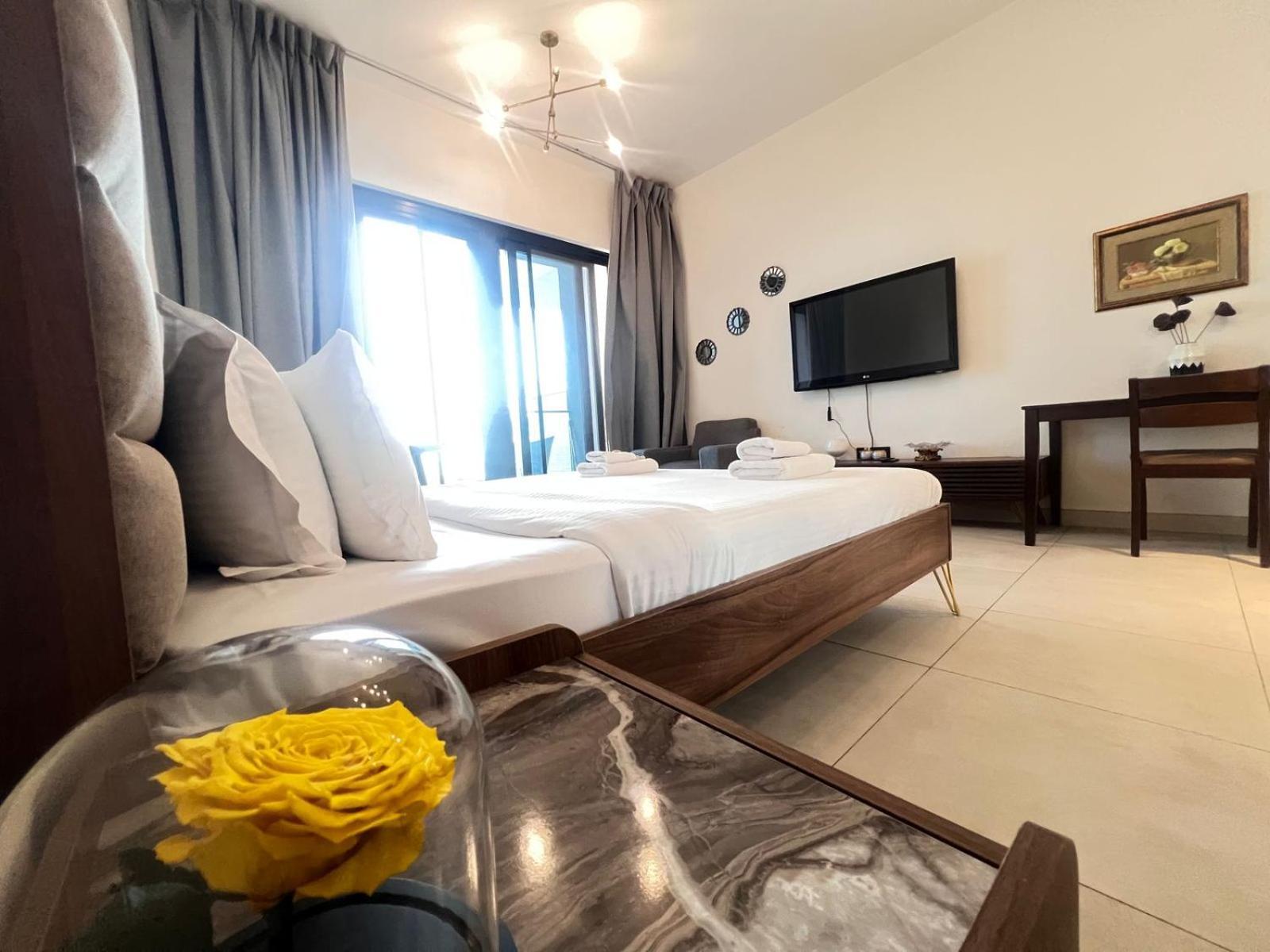 Spacious At Business Bay Canal L 10 Minutes To Mall L Burj Khalifa L Downtown *
