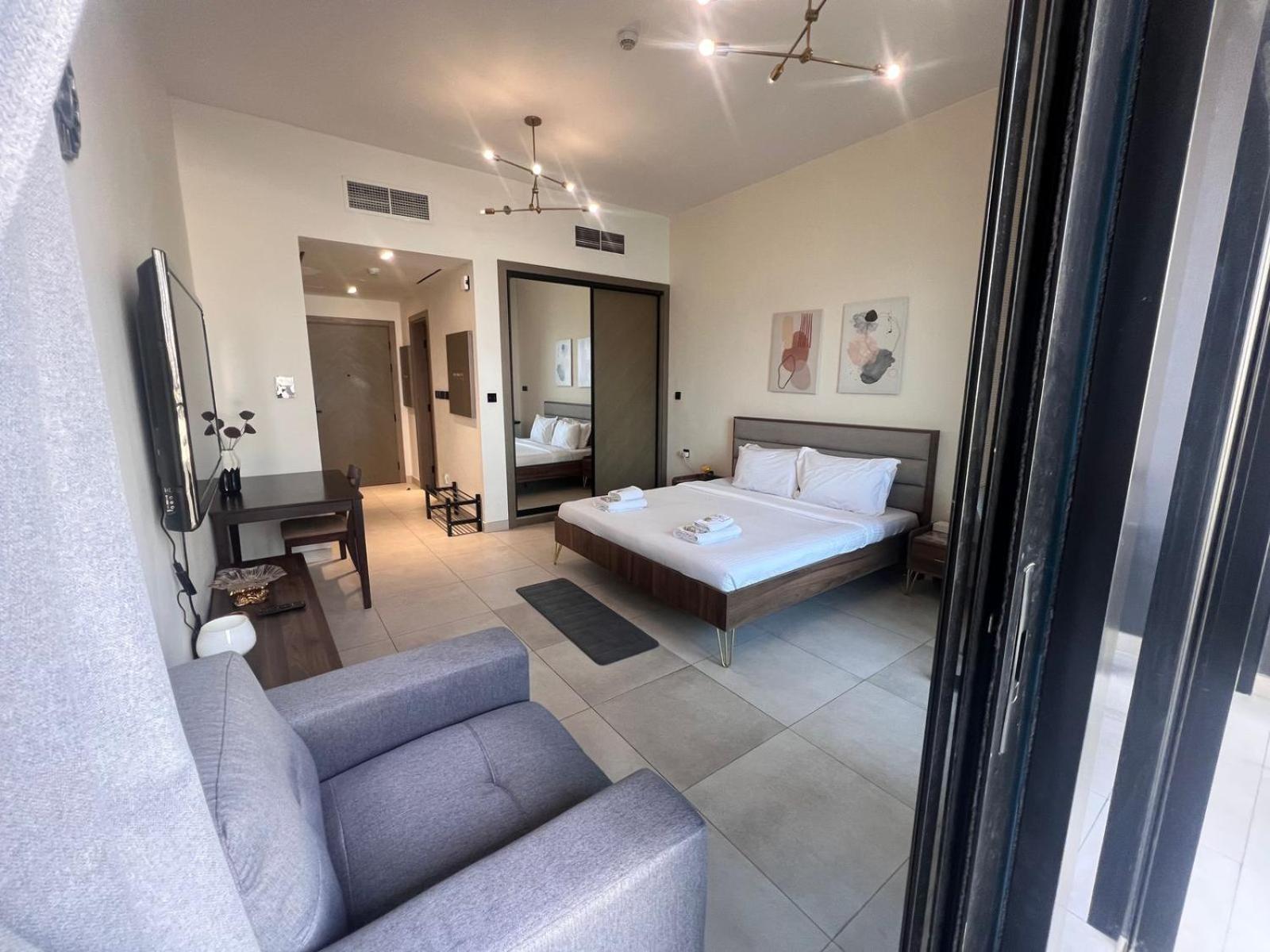 Spacious At Business Bay Canal L 10 Minutes To Mall L Burj Khalifa L Downtown