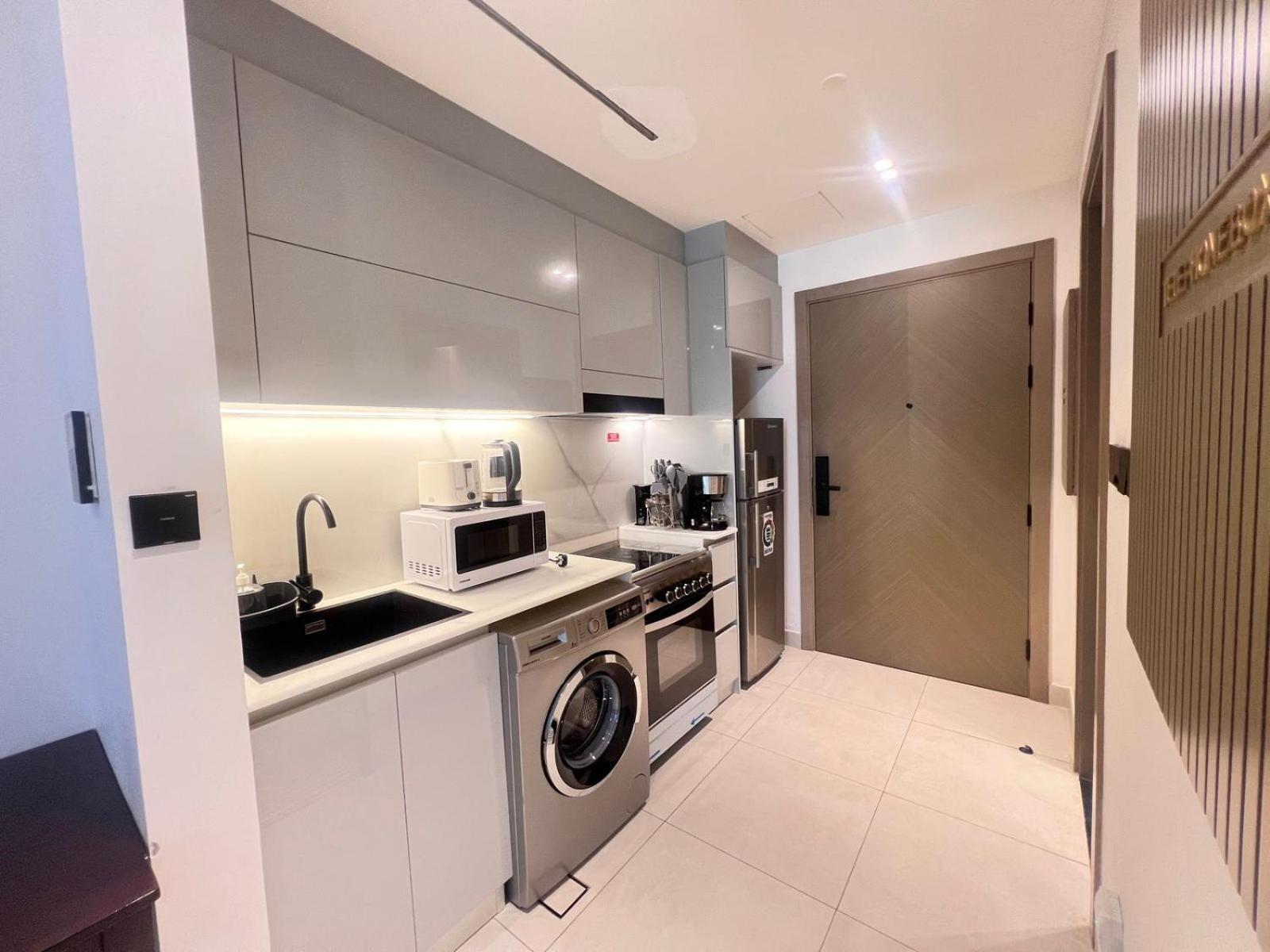 Spacious At Business Bay Canal L 10 Minutes To Mall L Burj Khalifa L Downtown * Dubai